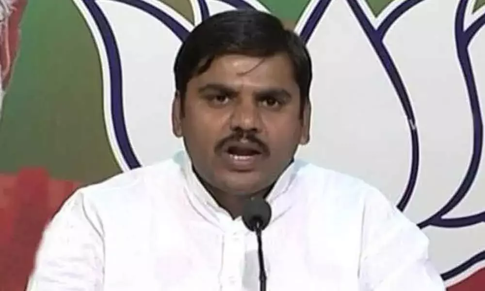 విష్ణువర్ధన్ రెడ్డిపై తీవ్రస్థాయిలో ఫైర్ అవుతున్న అమరావతి రైతులు విష్ణువర్ధన్ రెడ్డిపై తీవ్రస్థాయిలో ఫైర్ అవుతున్న అమరావతి రైతులు