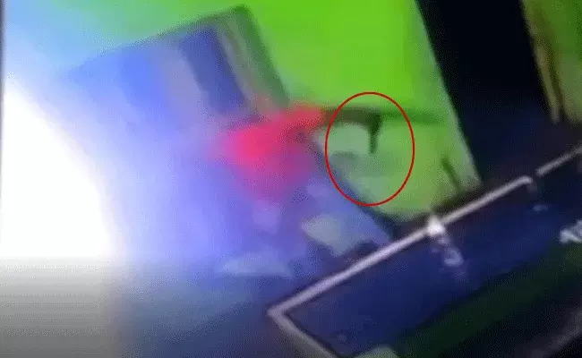 రూ.15వేల అప్పు.. యువకుడిని కత్తితో పొడిచి హత్య