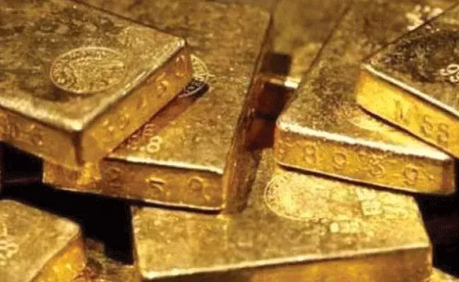 శంషాబాద్‌ ఎయిర్‌పోర్ట్‌లో కిలోన్నర అక్రమ బంగారం పట్టివేత