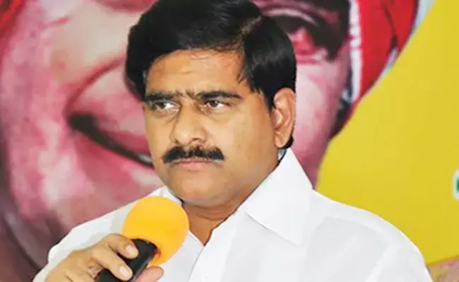 కీలకమైన పోలవరంపై మంత్రి అనిల్ బాధ్యత లేకుండా మాట్లాడారు..: దేవినేని ఉమ కీలకమైన పోలవరంపై మంత్రి అనిల్ బాధ్యత లేకుండా మాట్లాడారు..: దేవినేని ఉమ