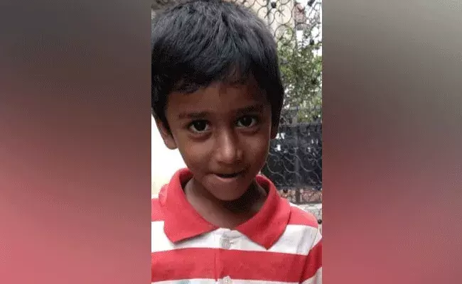మిస్సైన ఐదేళ్ల బాలుడు.. ఔటర్‌ రింగ్‌ రోడ్డు పక్కన మృతదేహం లభ్యం
