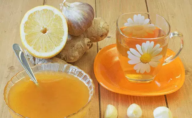 రోగనిరోధక శక్తి కోసం ఉల్లిపాయ టీ: దగ్గు, జలుబును తగ్గించే ప్రభావవంతమైన ఇంటి వైద్యం రోగనిరోధక శక్తి కోసం ఉల్లిపాయ టీ: దగ్గు, జలుబును తగ్గించే ప్రభావవంతమైన ఇంటి వైద్యం