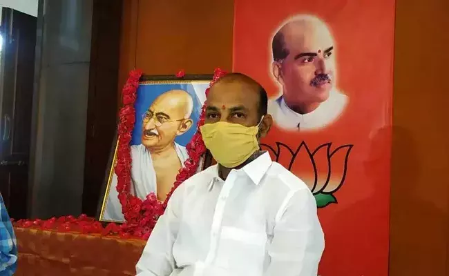 కొనసాగుతోన్న బండి సంజయ్‌ నిరసన దీక్ష