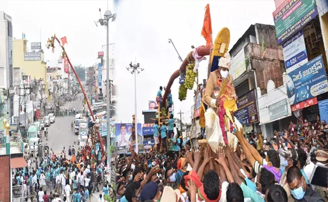 నిరాడంబరంగా పైడితల్లి అమ్మవారి సిరిమానోత్సవం నిరాడంబరంగా పైడితల్లి అమ్మవారి సిరిమానోత్సవం
