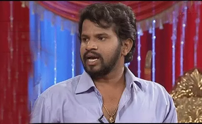 హైపర్ ఆది అసలు పేరు.. ఊళ్లో ఉన్న 3 ఎకరాల పొలం అమ్మి.. హైపర్ ఆది అసలు పేరు.. ఊళ్లో ఉన్న 3 ఎకరాల పొలం అమ్మి..