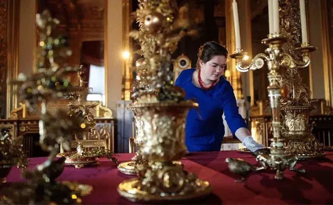 పనిమనిషి కావాలట.. జీతం రూ.18 లక్షలట పనిమనిషి కావాలట.. జీతం రూ.18 లక్షలట