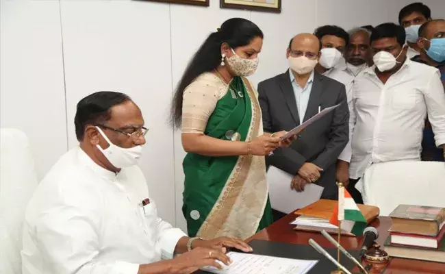 ఎమ్మెల్సీగా ప్రమాణ స్వీకారం చేసిన కల్వకుంట్ల కవిత