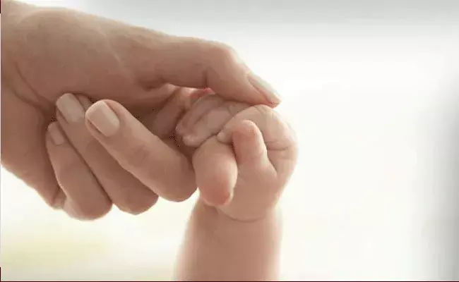 శిశువును అమ్మేసిన తల్లిదండ్రులు.. నాలుగు నెలల తర్వాత బిడ్డ కావాలంటూ..