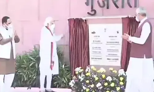 గుజరాత్ లో పలు అభివృద్ధి కార్యక్రమాలను ప్రారంభించిన ప్రధాని గుజరాత్ లో పలు అభివృద్ధి కార్యక్రమాలను ప్రారంభించిన ప్రధాని