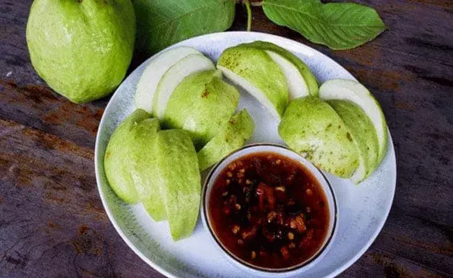 ఈ పండ్లు ఇమ్యూనిటీ బూస్టర్లు.. శీతాకాలంలో రోజూ తీసుకుంటే.. ఈ పండ్లు ఇమ్యూనిటీ బూస్టర్లు.. శీతాకాలంలో రోజూ తీసుకుంటే..