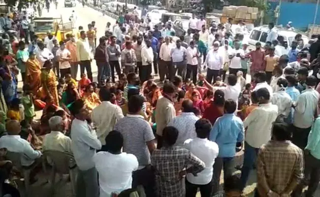 హైదరాబాద్ : వరద సాయం అందడం లేదంటూ బాధితుల ఆగ్రహం