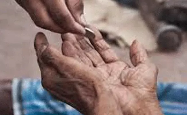 అకౌంట్లో కోట్లు.. అయినా యాచిస్తూ..