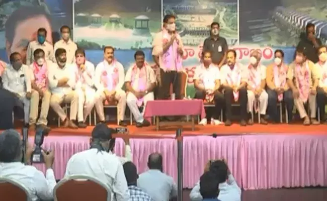 కేటీఆర్ సమక్షంలో టీఆర్ఎస్లో చేరిన బీజేపీ నేత శ్రీధర్రెడ్డి కేటీఆర్ సమక్షంలో టీఆర్ఎస్లో చేరిన బీజేపీ నేత శ్రీధర్రెడ్డి