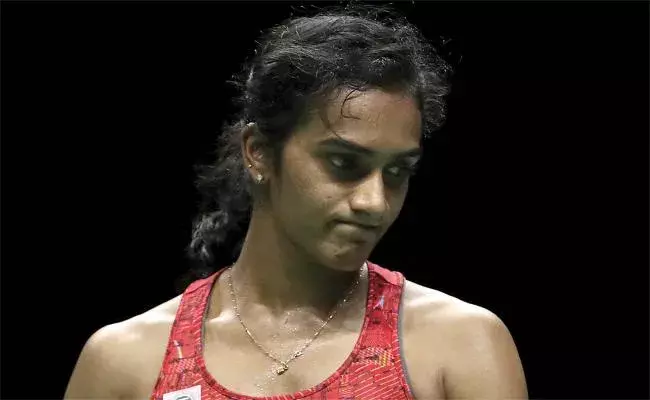 సంచలన నిర్ణయం తీసుకున్న బ్యాడ్మింటన్‌ స్టార్ పీవీ సింధు