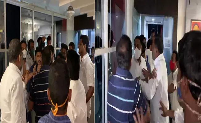 సిద్దిపేటలో టీఆర్ఎస్, బీజేపీ వర్గీయుల మధ్య ఘర్షణ సిద్దిపేటలో టీఆర్ఎస్, బీజేపీ వర్గీయుల మధ్య ఘర్షణ