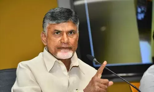 రాష్ట్రంలో మెగా దోపిడీ జరుగుతోంది : చంద్రబాబు రాష్ట్రంలో మెగా దోపిడీ జరుగుతోంది : చంద్రబాబు