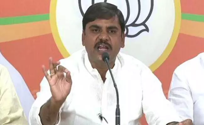 అధికారులు సీఎం జగన్ కు భజన చేస్తున్నారు : బీజేపీ నేత విష్ణువర్థన్ రెడ్డి అధికారులు సీఎం జగన్ కు భజన చేస్తున్నారు : బీజేపీ నేత విష్ణువర్థన్ రెడ్డి