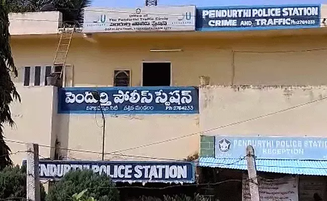 బాలికను లోబరుచుకుని గర్భవతిని చేసిన వృద్ధుడు,యువకుడు బాలికను లోబరుచుకుని గర్భవతిని చేసిన వృద్ధుడు,యువకుడు