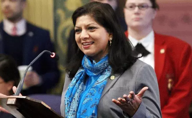 అమెరికా ప్రతినిధుల సభలో విరిసిన పద్మం.. తెలుగువారికెంతో గర్వకారణం అమెరికా ప్రతినిధుల సభలో విరిసిన పద్మం.. తెలుగువారికెంతో గర్వకారణం