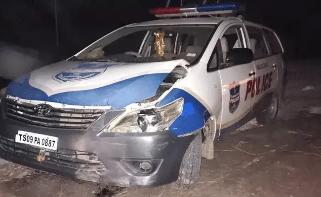 తప్పతాగి సీఐ వాహనం ఎత్తుకెళ్లిన యువకుడు