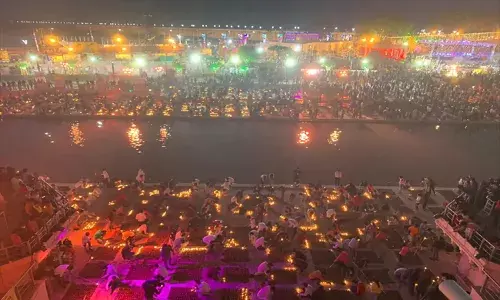 దేదీప్యమానంగా వెలిగిపోతోన్న అయోధ్య ఆలయం