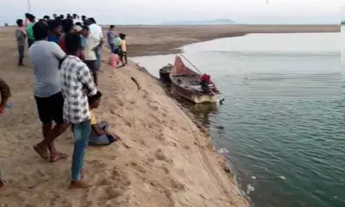 ములుగు జిల్లాలో పెను విషాదం.. గోదావరిలో నలుగురు యువకులు గల్లంతు