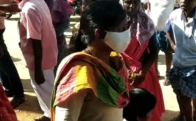 భర్త పైశాచికం.. భార్య మగ పిల్లాడిని కనలేదనే కారణంతో.. భర్త పైశాచికం.. భార్య మగ పిల్లాడిని కనలేదనే కారణంతో..