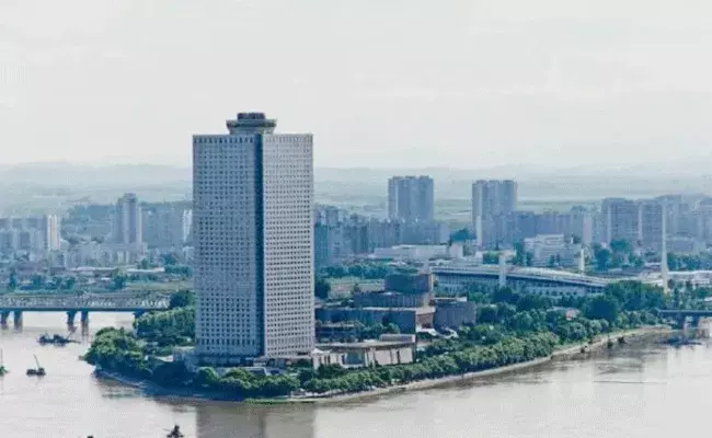 కిమ్ సామ్రాజ్యంలో ఐదో అంతస్తు రహస్యం కిమ్ సామ్రాజ్యంలో ఐదో అంతస్తు రహస్యం