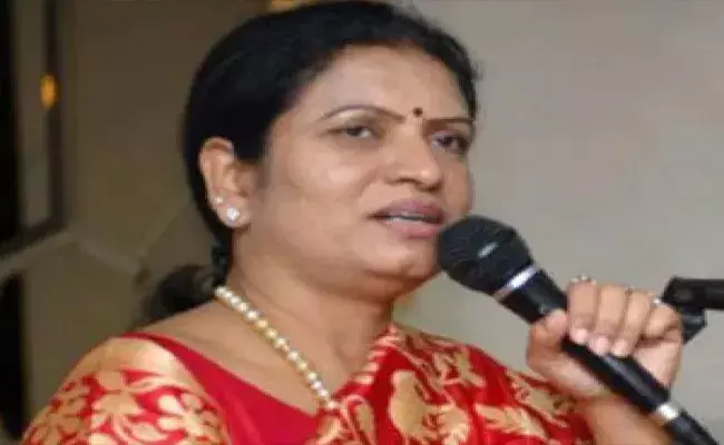 రాజ్భవన్లో గవర్నర్ తమిళిసైతో డీకే అరుణ భేటీ రాజ్భవన్లో గవర్నర్ తమిళిసైతో డీకే అరుణ భేటీ