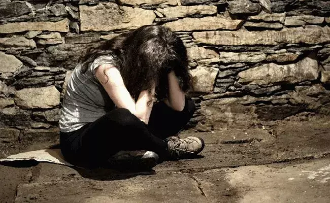 ఎంగేజ్మెంట్ పార్టీ అని పిలిచి.. హోటల్ గదిలో ఆమెపై.. ఎంగేజ్మెంట్ పార్టీ అని పిలిచి.. హోటల్ గదిలో ఆమెపై..