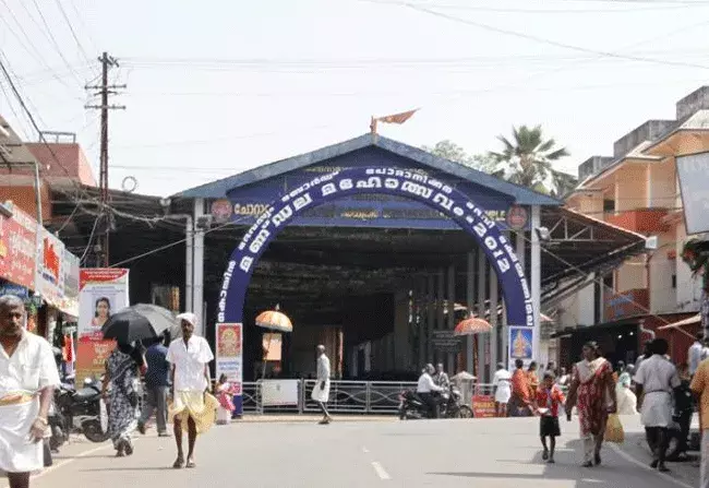 చొట్టనిక్కర గుడికి 700 కోట్ల రూపాయలు దానంగా ఇచ్చిన భక్తుడు చొట్టనిక్కర గుడికి 700 కోట్ల రూపాయలు దానంగా ఇచ్చిన భక్తుడు