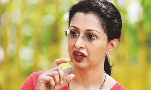 అర్థరాత్రి గోడదూకి గౌతమి ఇంట్లోకి.. అర్థరాత్రి గోడదూకి గౌతమి ఇంట్లోకి..