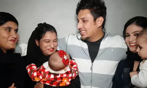 ముగ్గురు భార్యలు, నలుగురు పిల్లలు చాల్లేదు.. నాలుగోపెళ్లికి రెడీ అయిన నవమన్మధుడు ముగ్గురు భార్యలు, నలుగురు పిల్లలు చాల్లేదు.. నాలుగోపెళ్లికి రెడీ అయిన నవమన్మధుడు