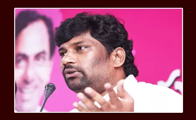 ప్రతిపక్షాల మాటలు ప్రజలకు కామెడీషోలా అనిపిస్తున్నాయి : బాల్క సుమన్ ప్రతిపక్షాల మాటలు ప్రజలకు కామెడీషోలా అనిపిస్తున్నాయి : బాల్క సుమన్