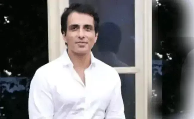 స్టార్ హీరోలను వెనక్కి నెట్టి.. స్టార్ హీరోలను వెనక్కి నెట్టి..