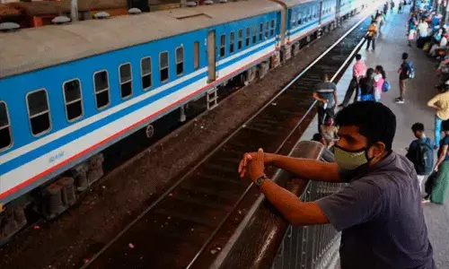 నివర్ తుఫాన్ ఎఫెక్ట్.. పలు రైళ్లు రద్దు నివర్ తుఫాన్ ఎఫెక్ట్.. పలు రైళ్లు రద్దు