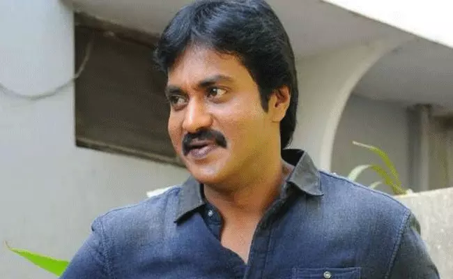 9 రోజుల్లో 7.5 కేజీలు.. ఎలా తగ్గానో చెబుతా: సునీల్ 9 రోజుల్లో 7.5 కేజీలు.. ఎలా తగ్గానో చెబుతా: సునీల్