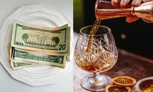 బిల్లు కంటే టిప్పే ఎక్కువ.. రూ.2 లక్షలు మరి.. బిల్లు కంటే టిప్పే ఎక్కువ.. రూ.2 లక్షలు మరి..