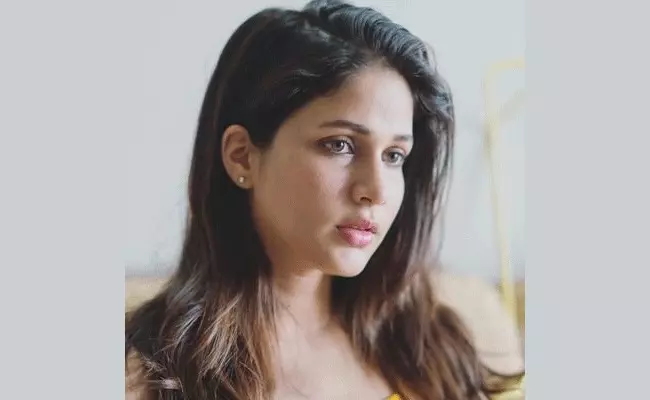ఎంతిచ్చినా నేను చేయను: లావణ్య త్రిపాఠి ఎంతిచ్చినా నేను చేయను: లావణ్య త్రిపాఠి