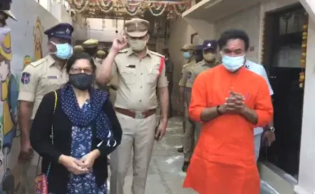 కాచిగూడలో ఓటు హక్కు వినియోగించుకున్న కేంద్రమంత్రి కిషన్‌రెడ్డి