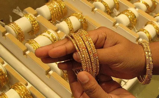 దిగివస్తోన్న బంగారం ధర దిగివస్తోన్న బంగారం ధర