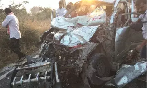 హైదరాబాద్-బీజాపూర్ జాతీయ రహదారిపై ఘోర రోడ్డు ప్రమాదం.. ఆరుగురు మృతి