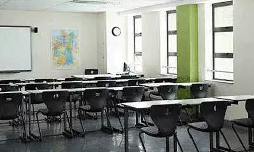 బడి బంద్.. వచ్చే ఏడాదే ఓపెన్ బడి బంద్.. వచ్చే ఏడాదే ఓపెన్