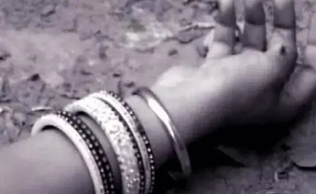 ప్రేమించి పెళ్లిచేసుకుని ప్రేమికుల రోజునే ఆరునెలల గర్భిణి ఆత్మహత్య ప్రేమించి పెళ్లిచేసుకుని ప్రేమికుల రోజునే ఆరునెలల గర్భిణి ఆత్మహత్య