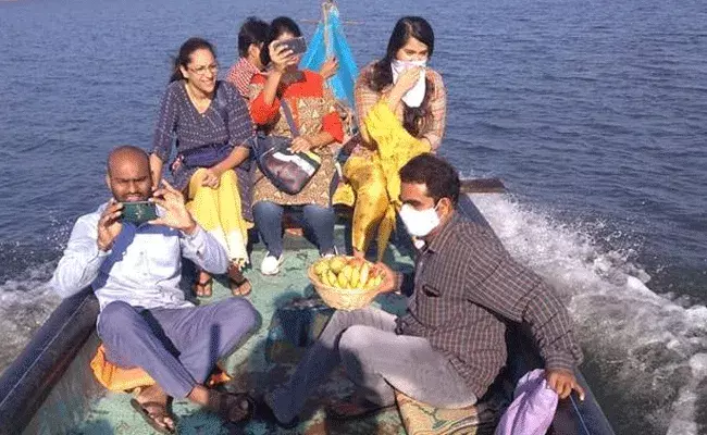 వావ్!..పోలవరంలో అందాల అనుష్క.. స్వీటీ సింప్లిసిటీకి ఫ్యాన్స్ ఫిదా వావ్!..పోలవరంలో అందాల అనుష్క.. స్వీటీ సింప్లిసిటీకి ఫ్యాన్స్ ఫిదా