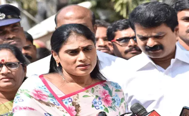 షర్మిల పార్టీపై రకరకాల ఊహాగానాలు.. పార్టీ పేరు త్వరలోనే ఖరారు..? షర్మిల పార్టీపై రకరకాల ఊహాగానాలు.. పార్టీ పేరు త్వరలోనే ఖరారు..?