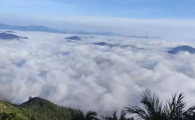 పర్యాటకుల మదిదోచుకుంటున్న వంజంగి ప్రకృతి అందాలు