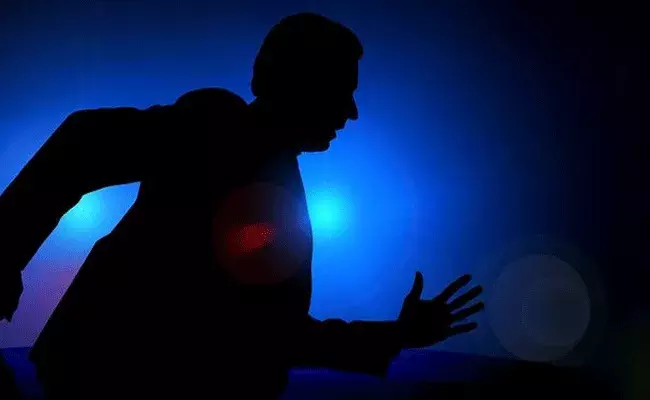 రెండు ATMలలో చోరీకి ట్రై .. చివరికి ఫోన్తో పరార్! రెండు ATMలలో చోరీకి ట్రై .. చివరికి ఫోన్తో పరార్!