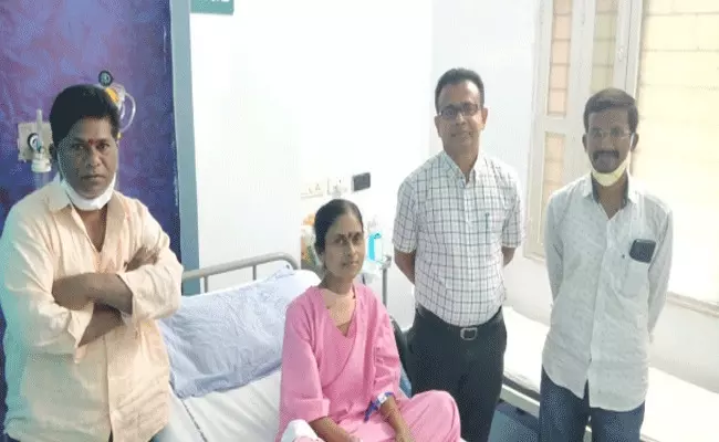 హార్పిక్ తాగిన మహిళ.. కడుపు భాగాన్ని తొలగించి ప్రాణాలు కాపాడిన వైద్యులు హార్పిక్ తాగిన మహిళ.. కడుపు భాగాన్ని తొలగించి ప్రాణాలు కాపాడిన వైద్యులు