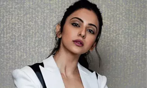 మీకేం పన్లేదా.. మాపై పుకార్లు గుప్పించడమేనా: రకుల్ ఫైర్ మీకేం పన్లేదా.. మాపై పుకార్లు గుప్పించడమేనా: రకుల్ ఫైర్